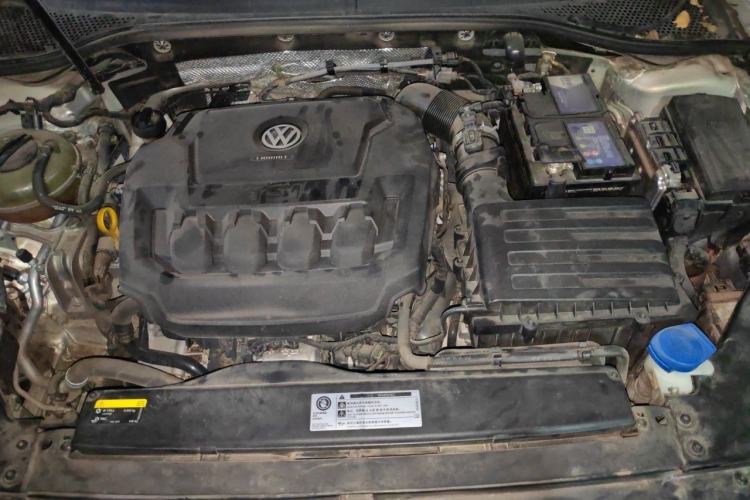 Used Volkswagen Magotan 2019 330TSI DSG Leading Model China VI Standard Engine Bay