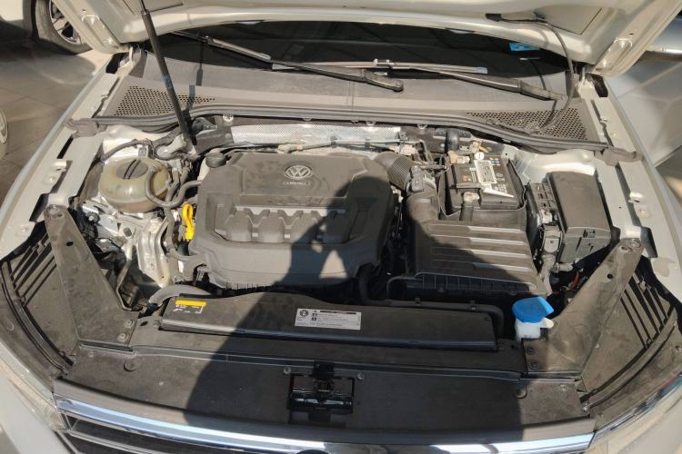 Used Volkswagen Magotan 2019 330TSI DSG Leading Edition China V Standard Engine Bay
