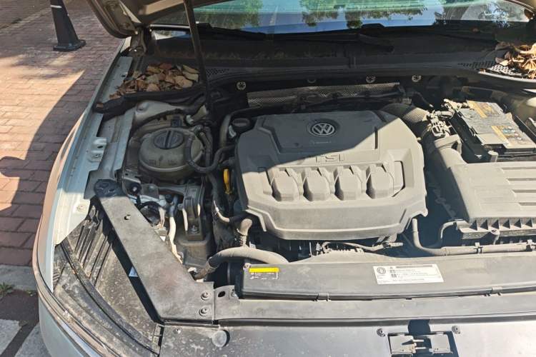 Used Volkswagen Magotan 2019 330TSI DSG Leading Model China VI Standard Engine Bay Right