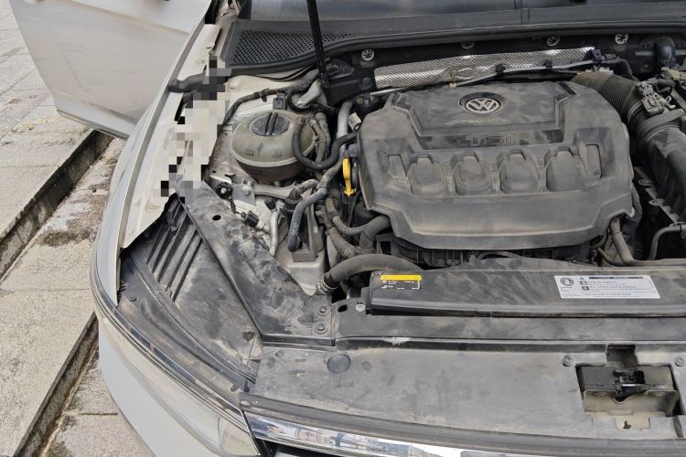 Used Volkswagen Magotan 2019 330TSI DSG Leading Model China VI Standard Engine Bay Right