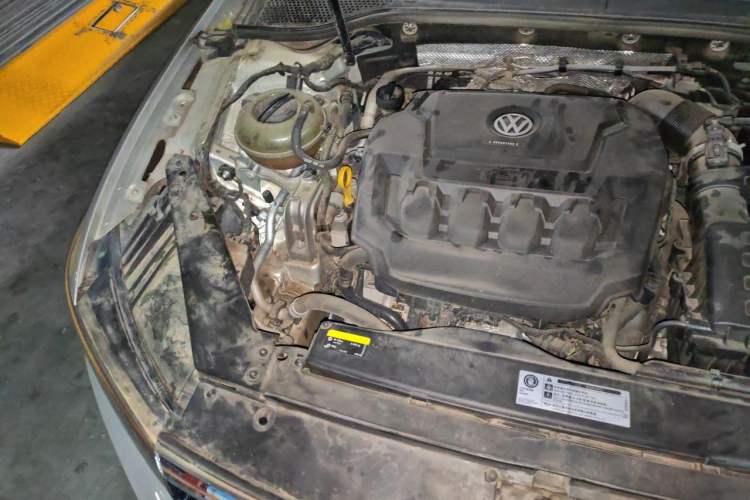 Used Volkswagen Magotan 2019 330TSI DSG Leading Model China VI Standard Engine Bay Right