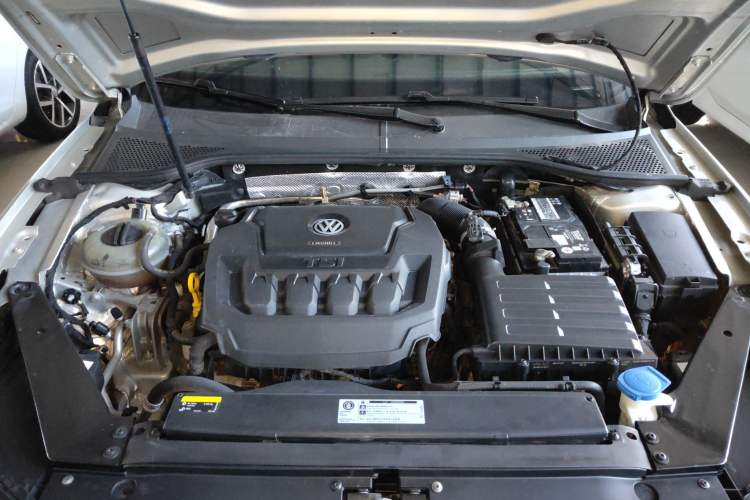Used Volkswagen Magotan 2019 330TSI DSG Leading Edition China V Standard Engine Bay