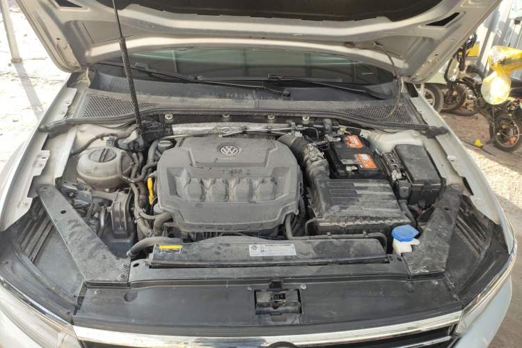 Used Volkswagen Magotan 2019 330TSI DSG Leading Edition China V Standard Engine Bay