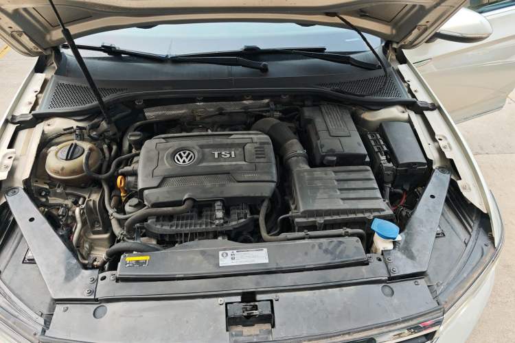 Used Volkswagen Magotan 2019 380TSI DSG Luxury Model China V Standard Engine Bay