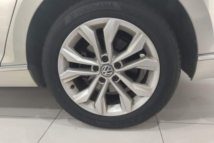 Used Volkswagen Magotan 2019 330TSI DSG Luxury Version China VI Standard Exterior 2