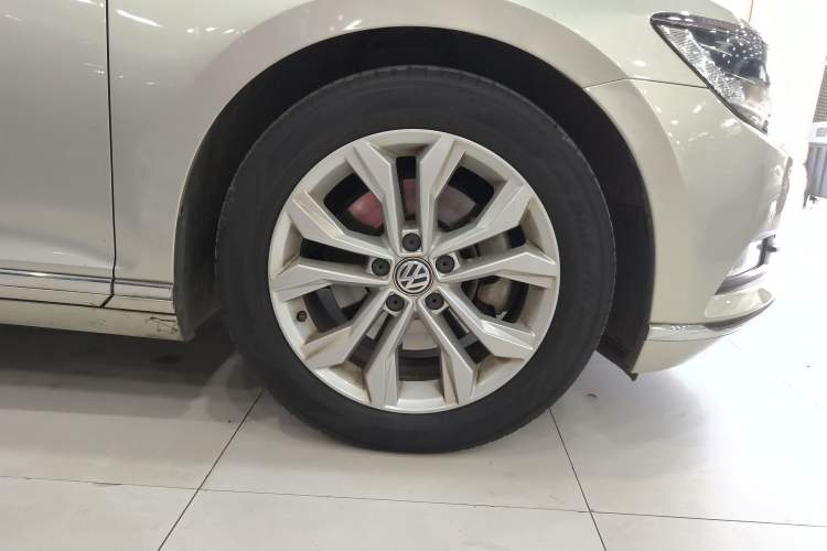Used Volkswagen Magotan 2019 330TSI DSG Luxury Version China VI Standard Exterior 5