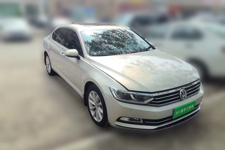 Used Volkswagen Magotan 2019 330TSI DSG Leading Model China VI Standard Front Right 45 Deg