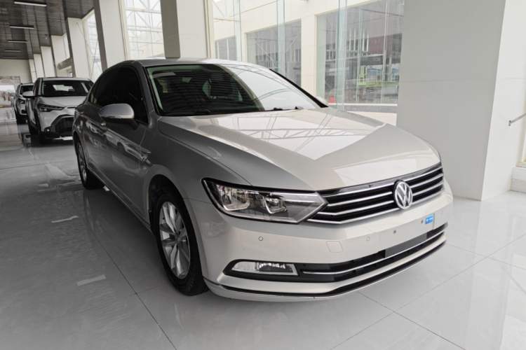 Used Volkswagen Magotan 2019 280TSI DSG Comfort Model China VI Standard Front Right 45 Deg