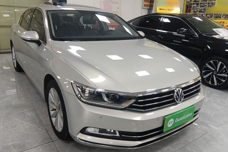 Used Volkswagen Magotan 2019 330TSI DSG Leading Model China VI Standard Front Right 45 Deg