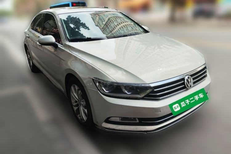 Used Volkswagen Magotan 2019 330TSI DSG Luxury Model China V Standard Front Right 45 Deg