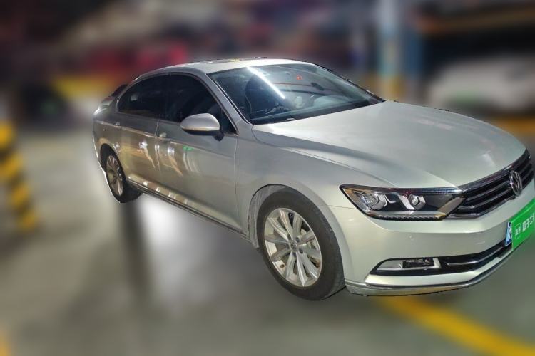 Used Volkswagen Magotan 2019 330TSI DSG Leading Model China VI Standard Front Right 45 Deg