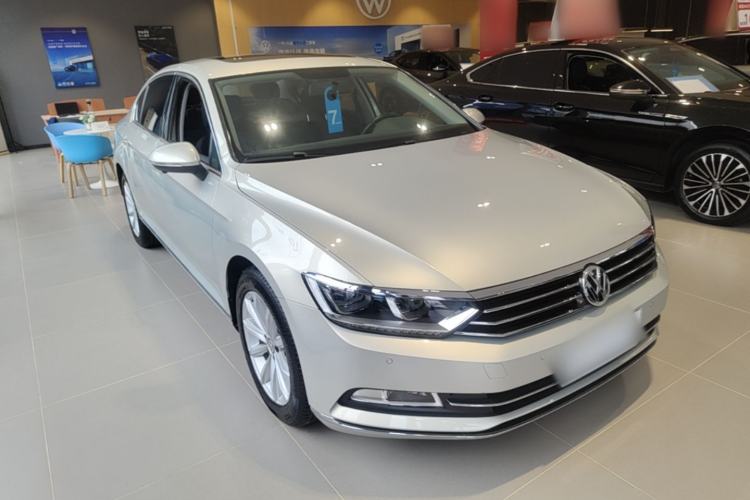 Used Volkswagen Magotan 2019 330TSI DSG Luxury Version China VI Standard Front Right 45 Deg