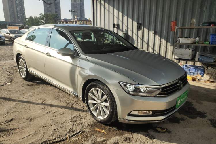 Used Volkswagen Magotan 2019 330TSI DSG Leading Edition China V Standard Front Right 45 Deg