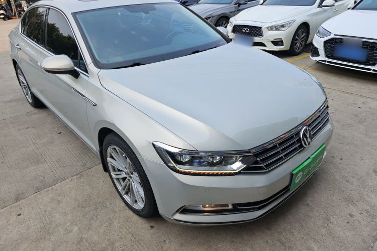 Used Volkswagen Magotan 2019 380TSI DSG Luxury Model China V Standard Front Right 45 Deg