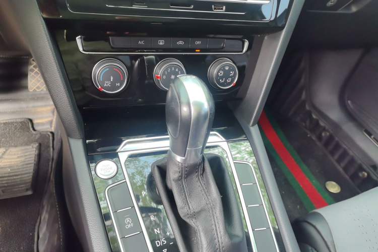 Used Volkswagen Magotan 2019 330TSI DSG Leading Model China VI Standard Gear Lever