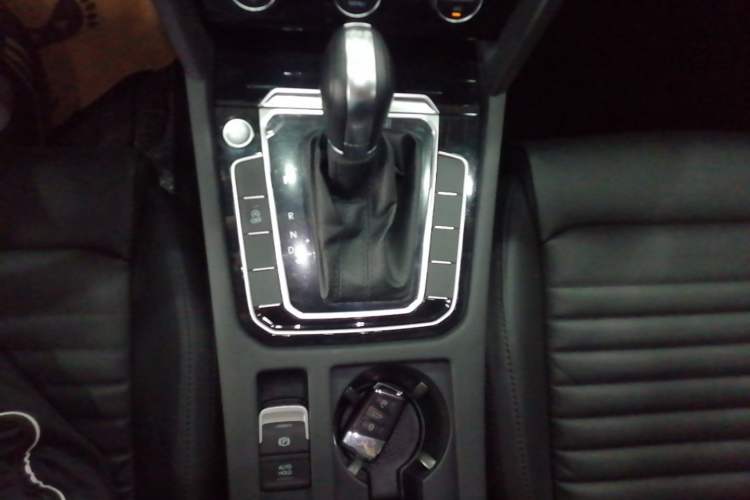 Used Volkswagen Magotan 2019 330TSI DSG Luxury Version China VI Standard Gear Lever