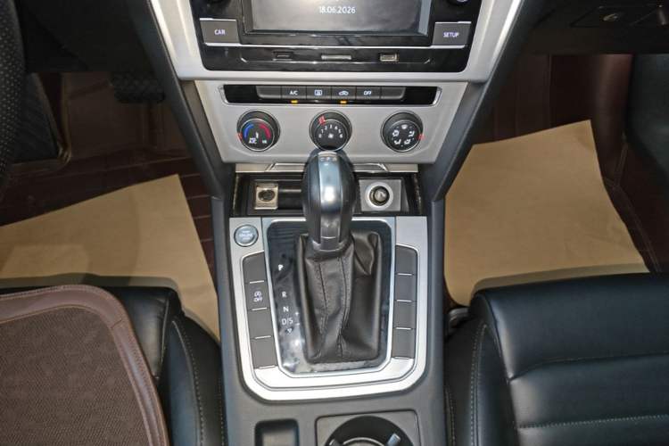 Used Volkswagen Magotan 2019 280TSI DSG Comfort Model China VI Standard Gear Lever