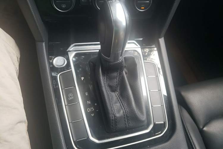 Used Volkswagen Magotan 2019 330TSI DSG Luxury Version China VI Standard Gear Lever