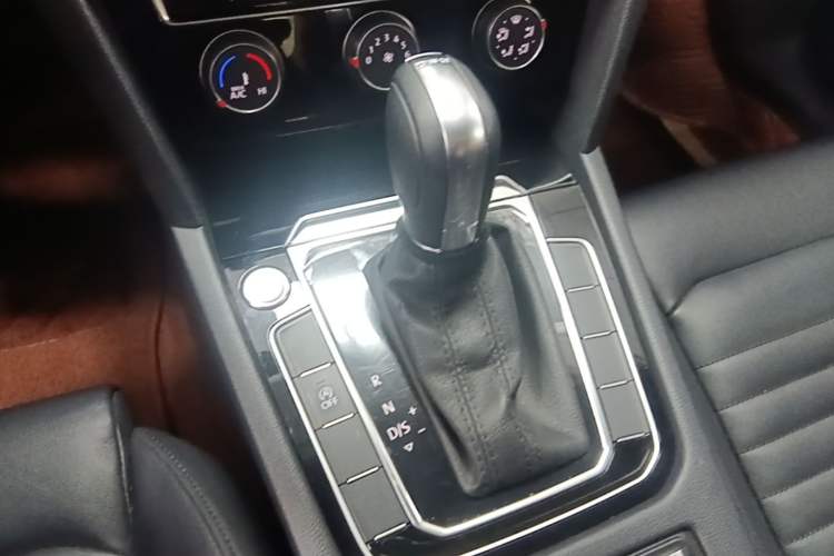 Used Volkswagen Magotan 2019 330TSI DSG Leading Model China VI Standard Gear Lever