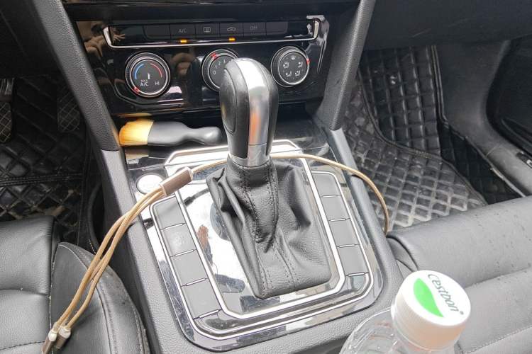 Used Volkswagen Magotan 2019 330TSI DSG Leading Model China VI Standard Gear Lever