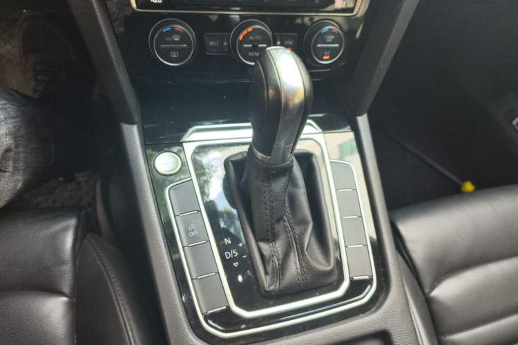 Used Volkswagen Magotan 2019 330TSI DSG Luxury Model China V Standard Gear Lever