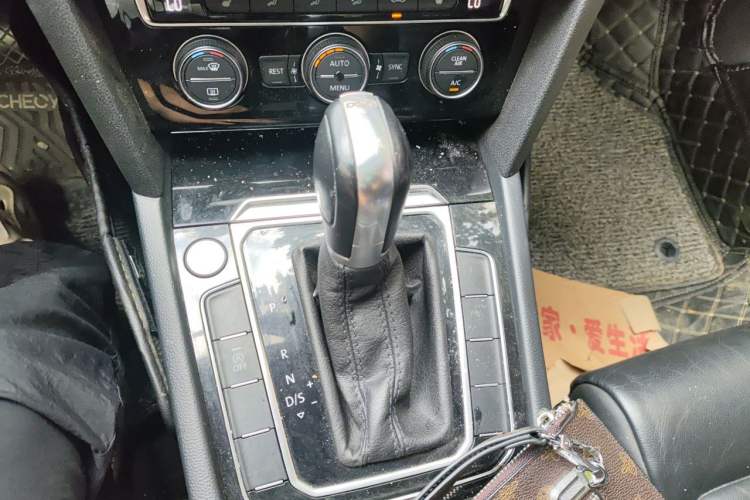 Used Volkswagen Magotan 2019 330TSI DSG Luxury Model China V Standard Gear Lever