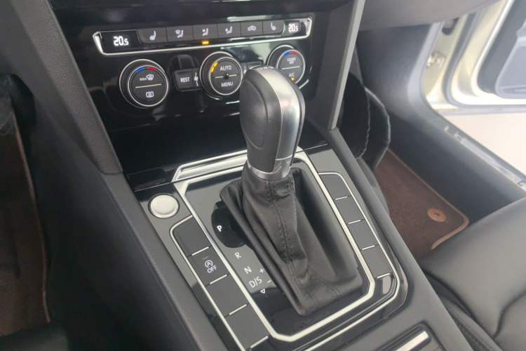 Used Volkswagen Magotan 2019 380TSI DSG Luxury Model China V Standard Gear Lever