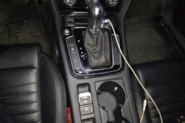 Used Volkswagen Magotan 2019 330TSI DSG Leading Model China VI Standard Gear Lever