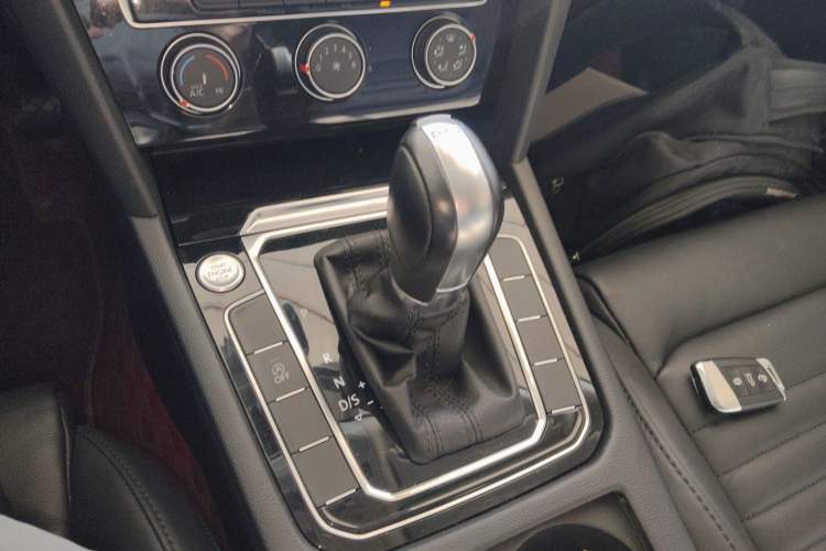 Used Volkswagen Magotan 2019 330TSI DSG Leading Edition China V Standard Gear Lever