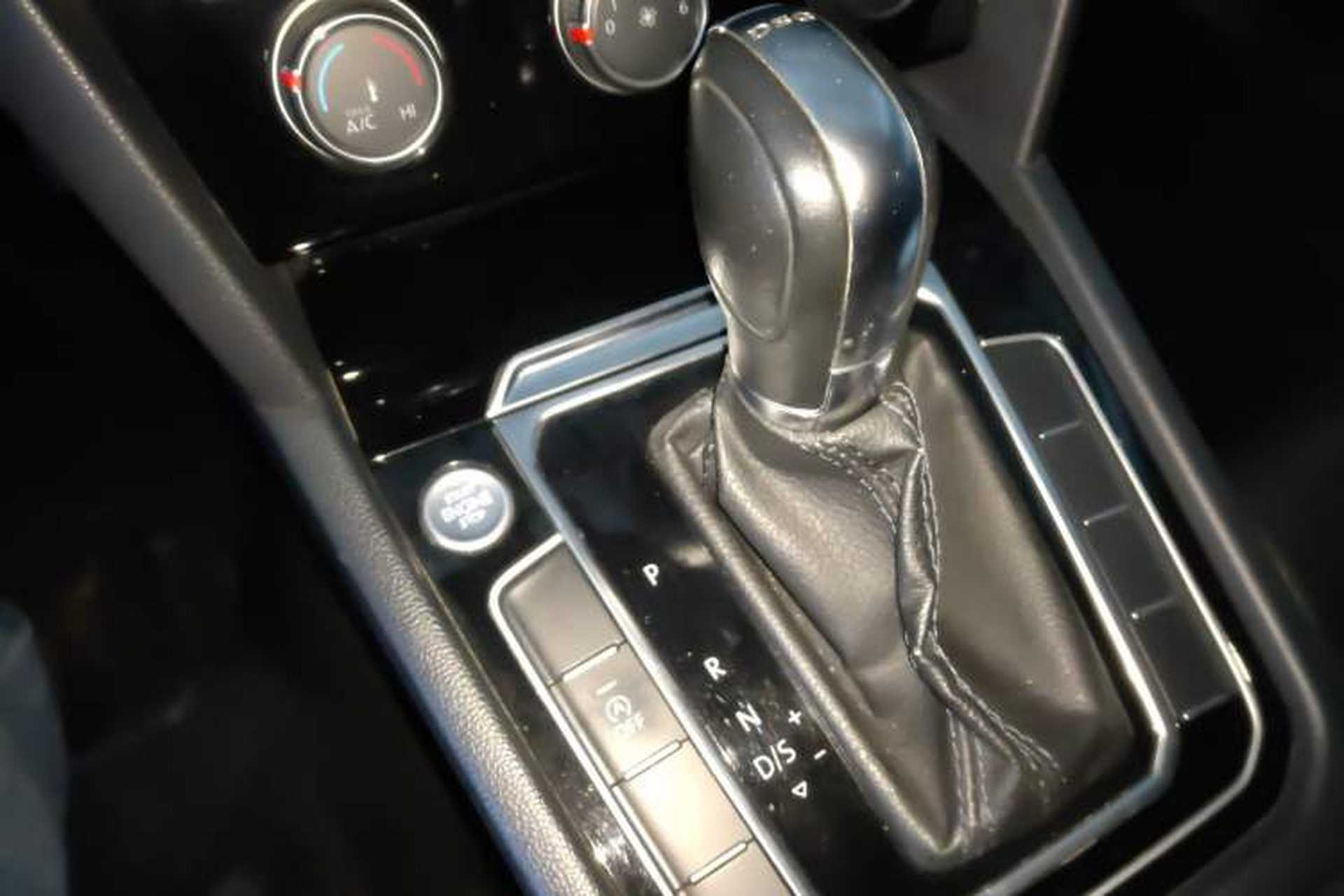 Used Volkswagen Magotan 2019 330TSI DSG Leading Edition China V Standard Gear Lever
