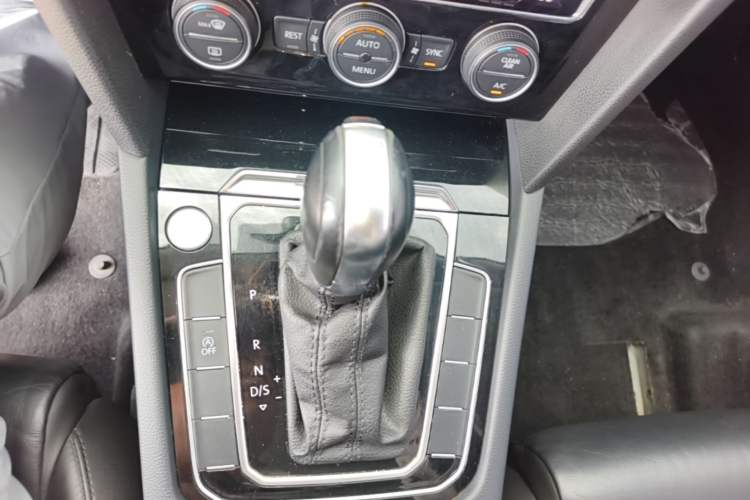 Used Volkswagen Magotan 2019 330TSI DSG Luxury Model China V Standard Gear Lever