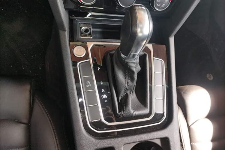 Used Volkswagen Magotan 2019 280TSI DSG Leading Model China VI Standard Gear Lever