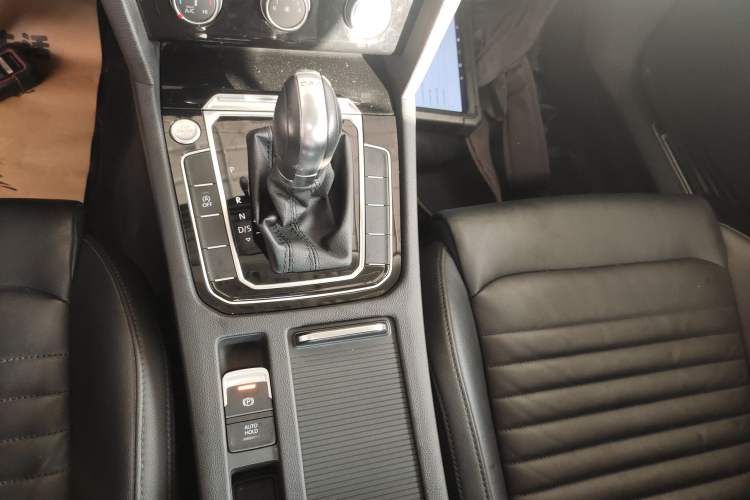 Used Volkswagen Magotan 2019 330TSI DSG Leading Edition China V Standard Gear Lever