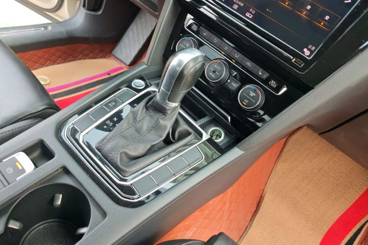 Used Volkswagen Magotan 2019 380TSI DSG Luxury Model China V Standard Gear Lever