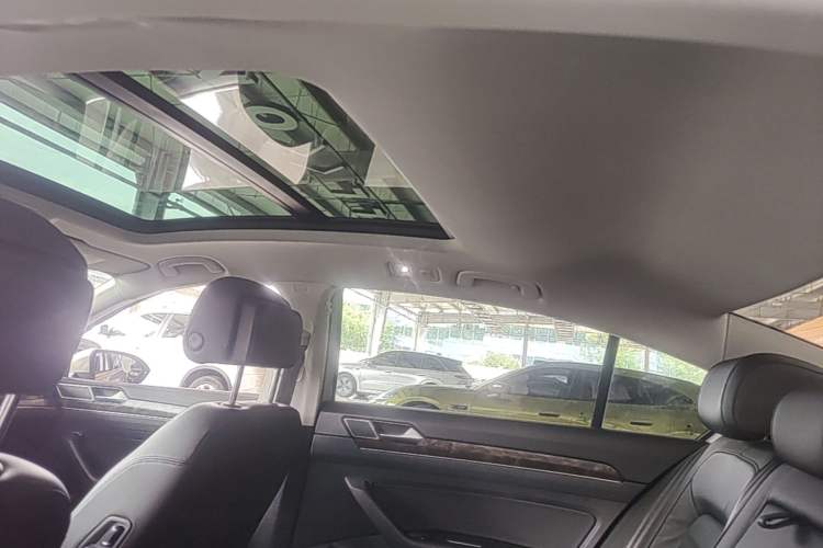 Used Volkswagen Magotan 2019 330TSI DSG Luxury Model China V Standard Headliner