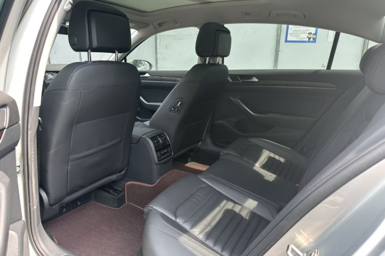 Used Volkswagen Magotan 2019 380TSI DSG Luxury Model China V Standard Interior 1