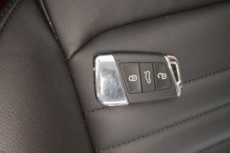 Used Volkswagen Magotan 2019 330TSI DSG Leading Edition China V Standard Interior 1
