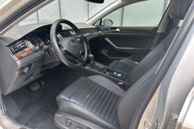 Used Volkswagen Magotan 2019 380TSI DSG Luxury Model China V Standard Interior 2