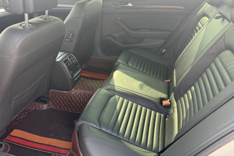 Used Volkswagen Magotan 2019 330TSI DSG Luxury Version China VI Standard Interior 2