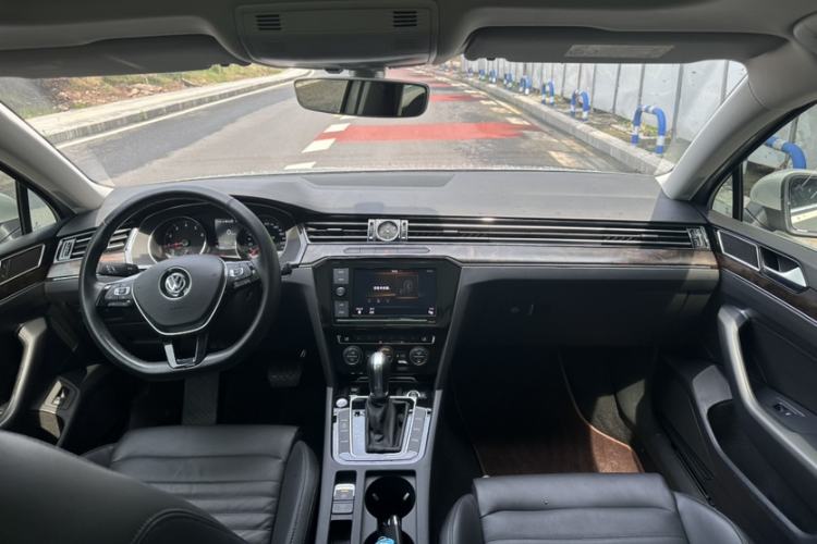 Used Volkswagen Magotan 2019 380TSI DSG Luxury Model China V Standard Interior 3