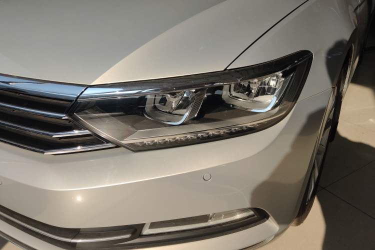 Used Volkswagen Magotan 2019 330TSI DSG Leading Edition China V Standard Left Front Headlight