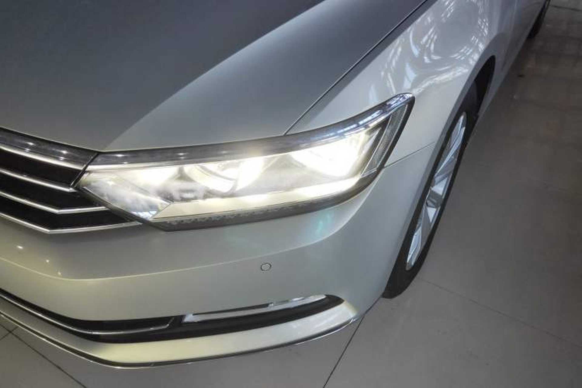 Used Volkswagen Magotan 2019 330TSI DSG Leading Edition China V Standard Left Front Headlight
