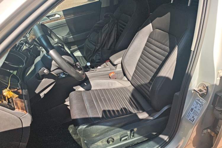 Used Volkswagen Magotan 2019 330TSI DSG Leading Model China VI Standard Left Front Seat