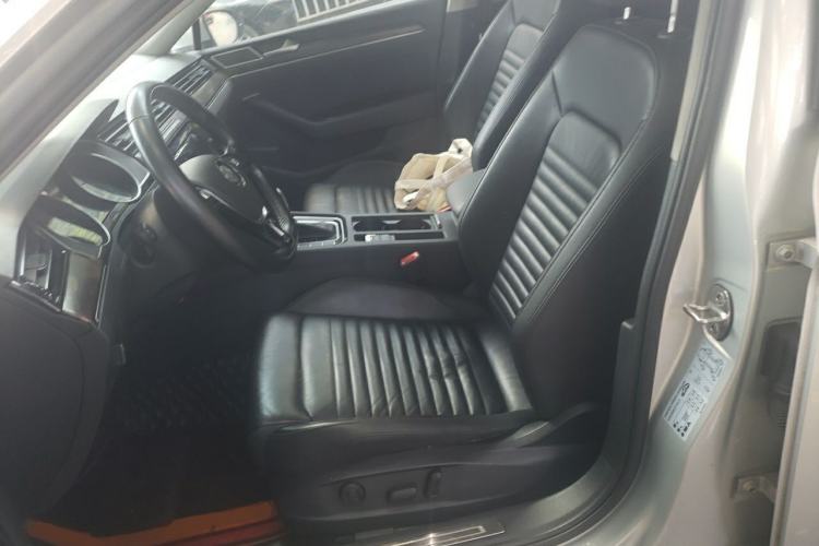 Used Volkswagen Magotan 2019 330TSI DSG Luxury Version China VI Standard Left Front Seat