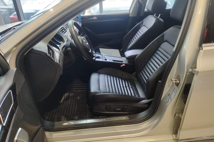 Used Volkswagen Magotan 2019 330TSI DSG Luxury Version China VI Standard Left Front Seat