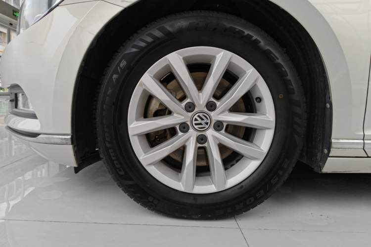 Used Volkswagen Magotan 2019 280TSI DSG Comfort Model China VI Standard Left Front Wheel Hub