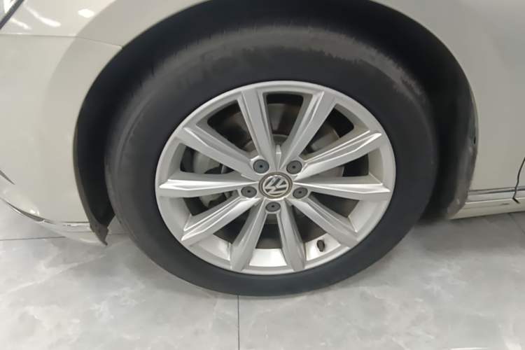 Used Volkswagen Magotan 2019 330TSI DSG Leading Model China VI Standard Left Front Wheel Hub