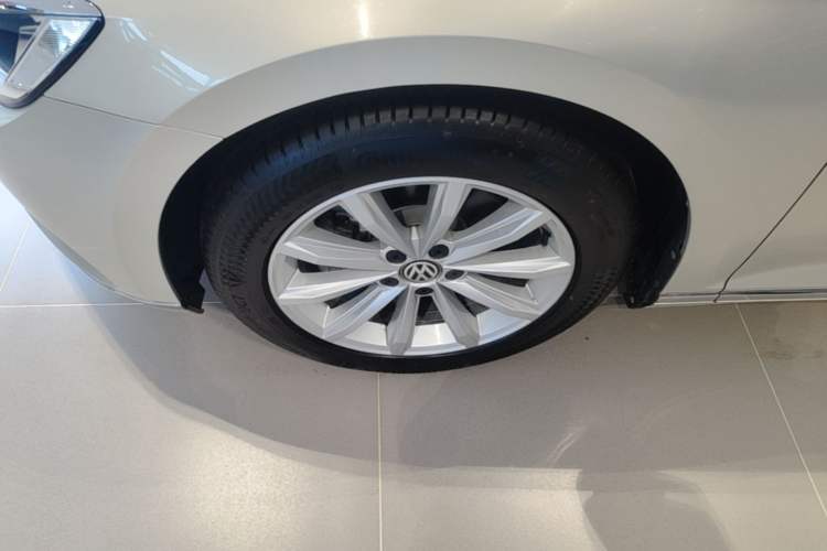 Used Volkswagen Magotan 2019 330TSI DSG Luxury Version China VI Standard Left Front Wheel Hub