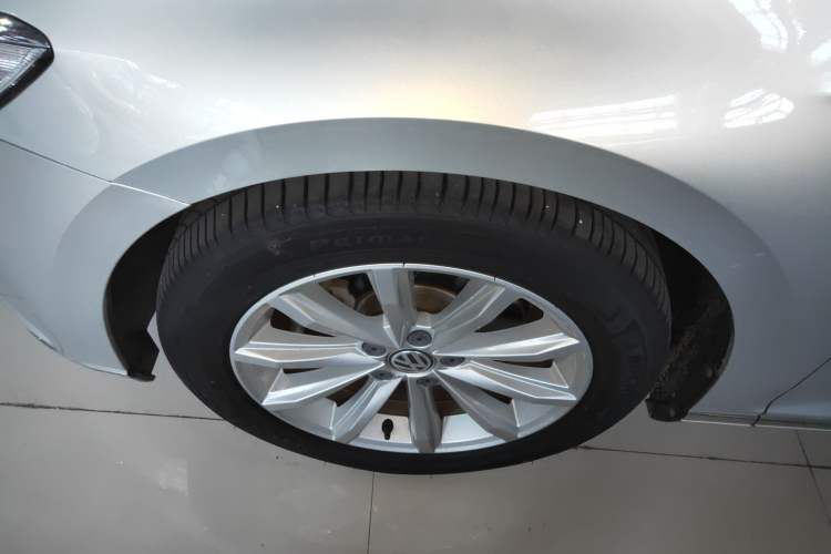 Used Volkswagen Magotan 2019 330TSI DSG Leading Edition China V Standard Left Front Wheel Hub