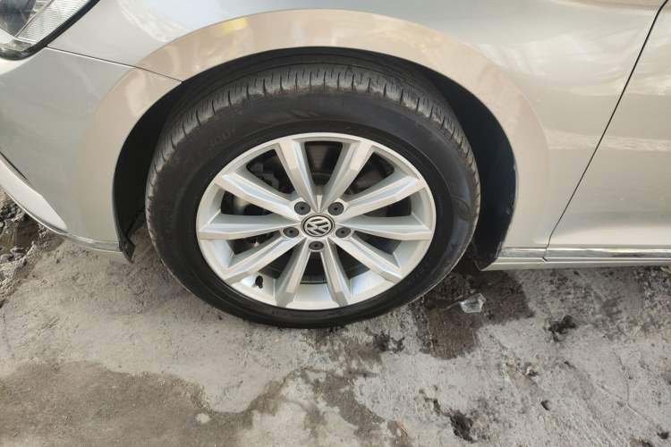 Used Volkswagen Magotan 2019 330TSI DSG Leading Edition China V Standard Left Front Wheel Hub